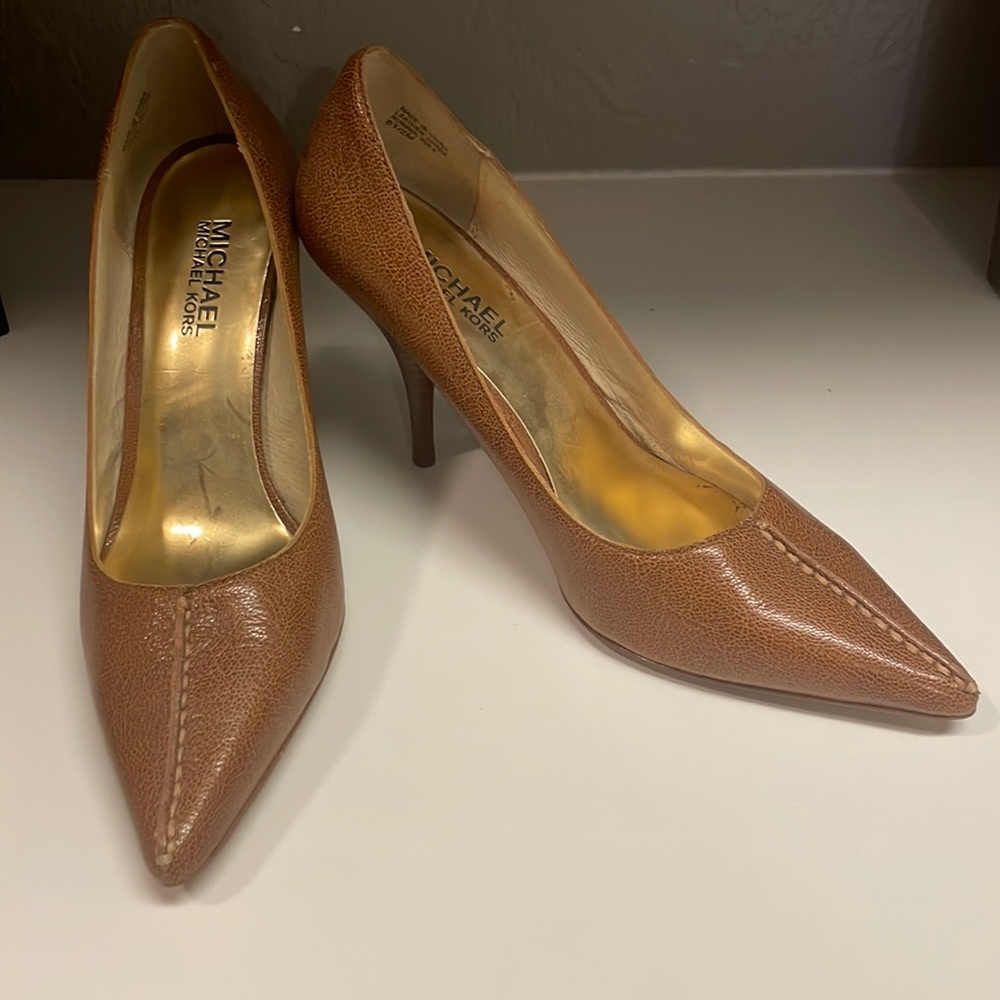 Michael Kors 6.5 pump